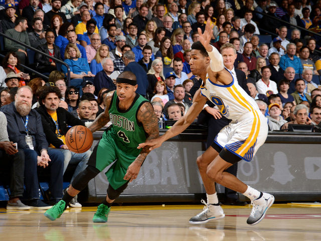 Warriors fall apart in 4th, have home streak snapped by Celtics