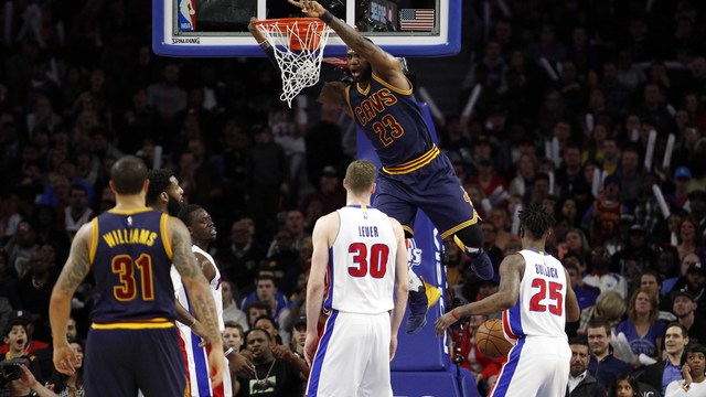 Watch: LeBron throws down dish from Irving, gets tech for swinging on rim