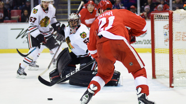 Tatar, Howard lift Red Wings past Blackhawks