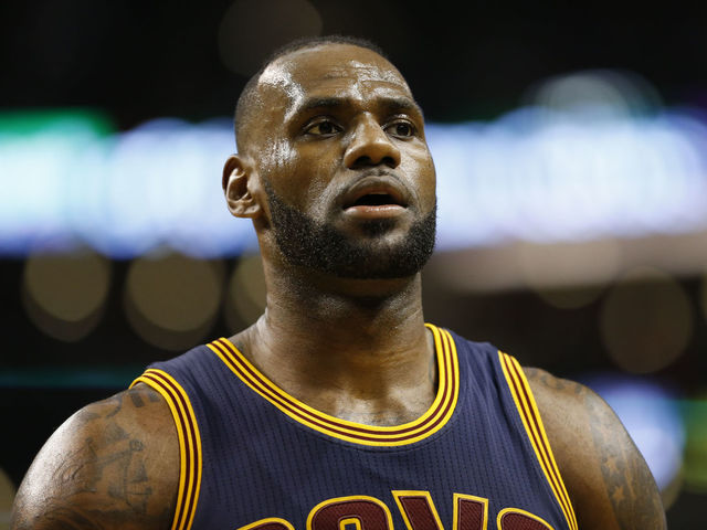 LeBron warns LaVar Ball: 'Keep my kids' name out of your mouth'