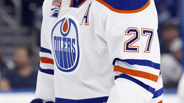 Oilers' Lucic joined ex-NFLer Terrell Owens for offseason workouts
