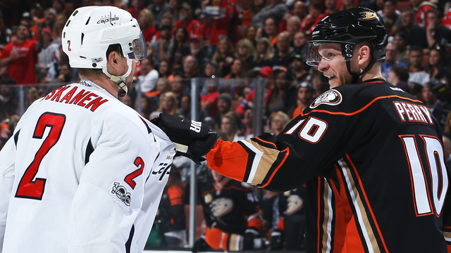 Watch: Perry displays vintage scoring touch vs. Caps