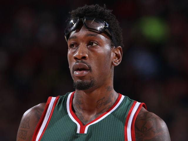 Cavaliers officially sign Larry Sanders