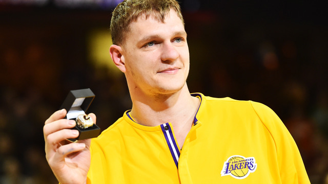 Report: Lakers shut down Mozgov to free up time for younger players