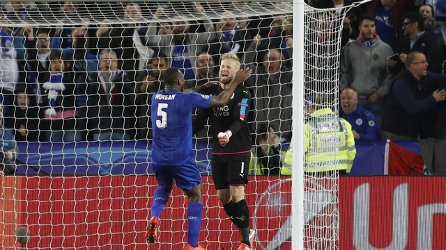 Watch: Schmeichel thwarts late Sevilla penalty, sends Leicester through