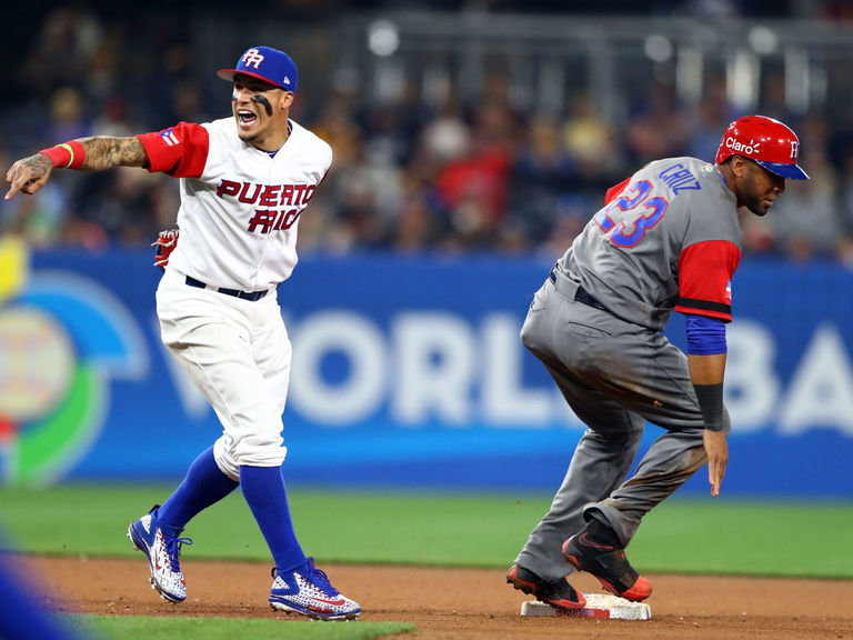 Watch Baez celebrates Molina's perfect throw then applies tag