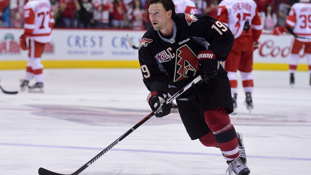 Coyotes sport Diamondbacks threads in warmup