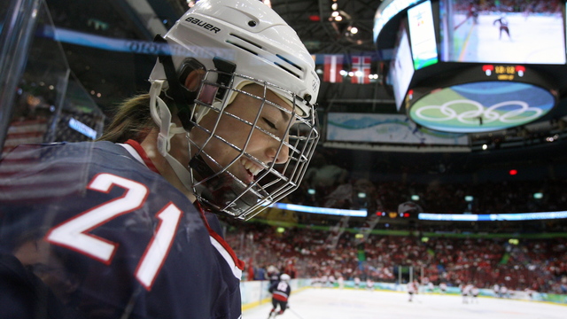 Hilary Knight tweets 3-letter word after USA Hockey's lengthy statement