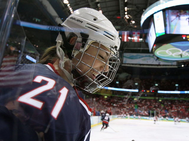 Hilary Knight tweets 3-letter word after USA Hockey's lengthy statement