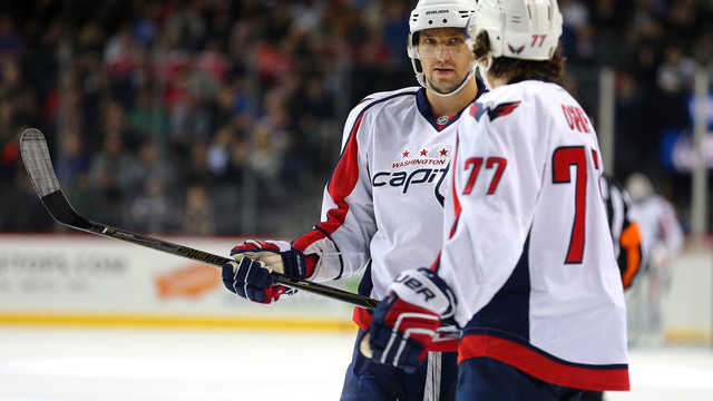 Watch: Ovechkin reverses role, feathers perfect pass on Oshie goal
