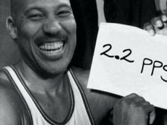 Look: Kenny Smith helps Barkley take another jab at LaVar Ball