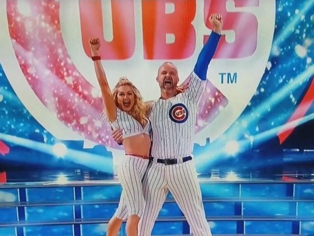 Watch: Ross, Arnold dance to 'Go Cubs Go'