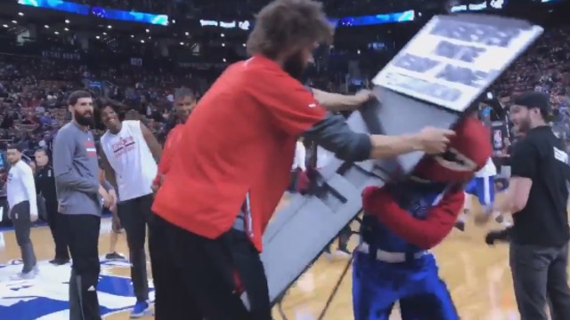 Bulls' Lopez playfully beats down Raptors mascot
