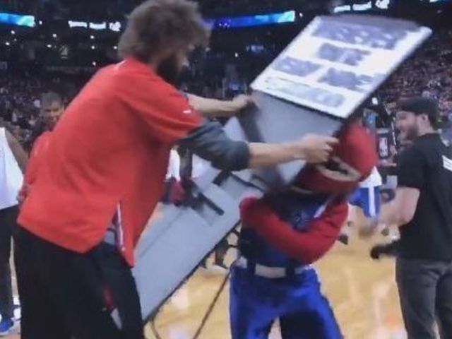 Bulls' Lopez playfully beats down Raptors mascot