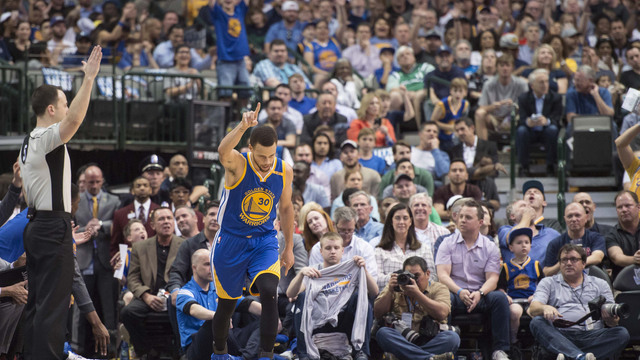 Warriors 1st team to win at least 28 road games in 3 straight seasons