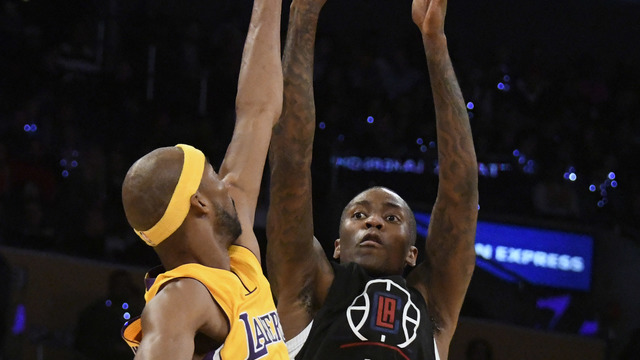 Watch: Clippers' Crawford ends 3rd quarter with half-court bomb