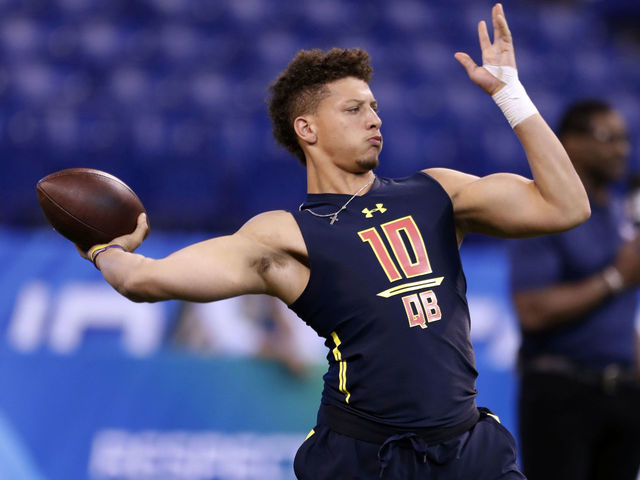 Mahomes ready to learn from Smith, calls landing with Chiefs 'a dream'