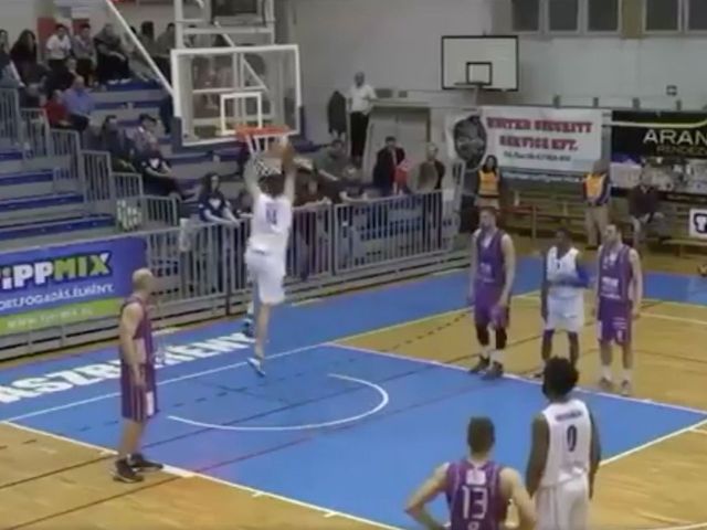 Serbian player dunks instead of shooting free throw