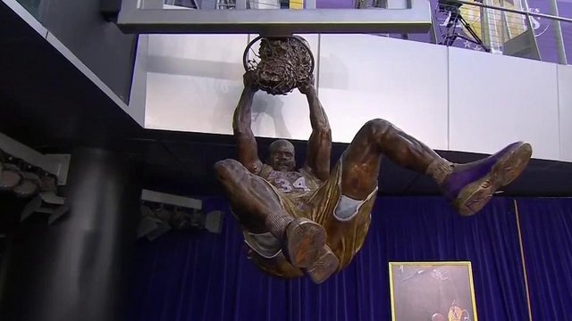 Watch: Lakers unveil statue of Shaq outside Staples Center