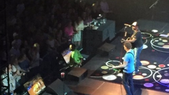 Concert doesn't keep Darius Rucker from watching South Carolina game