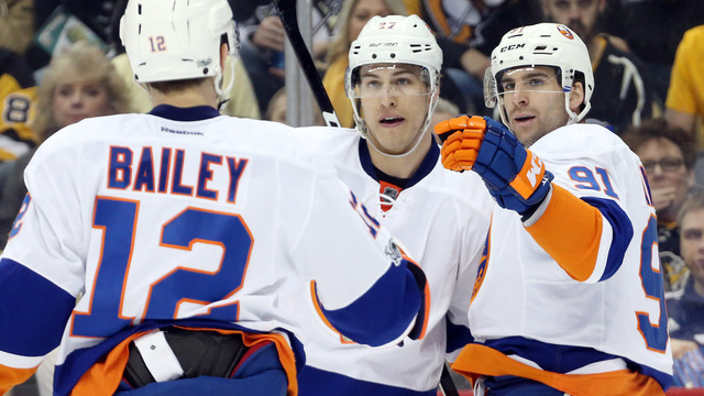 Tavares helps Islanders knock Bruins out of playoff spot