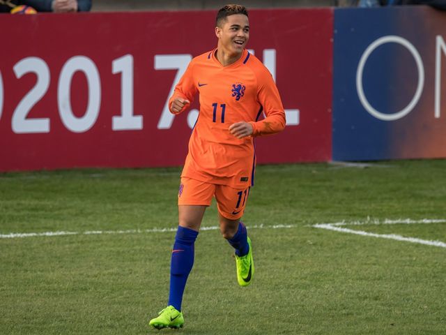 Watch Kluivert Humiliates Defender Gives Dutch Fans Something To Hope For Thescore Com