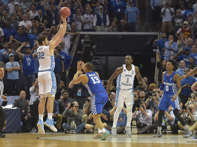 Columbus TV channel goes black before Luke Maye's winning shot