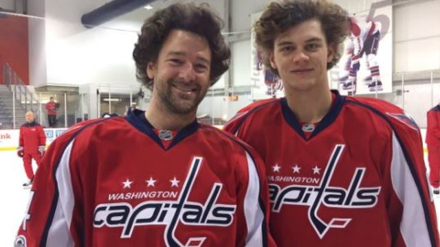 Capitals' Williams, Burakovsky bust out big hair for team photo