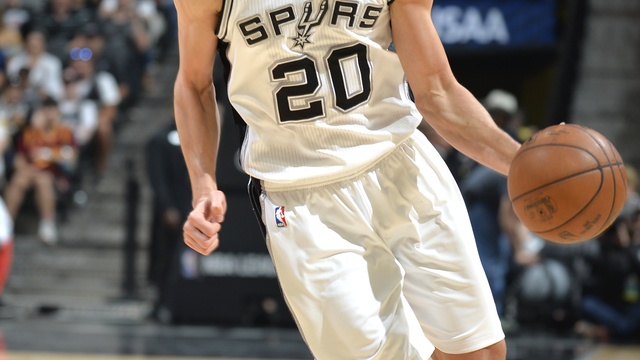 Unaware of dad's past, Ginobili's son dressed up as bat for Halloween