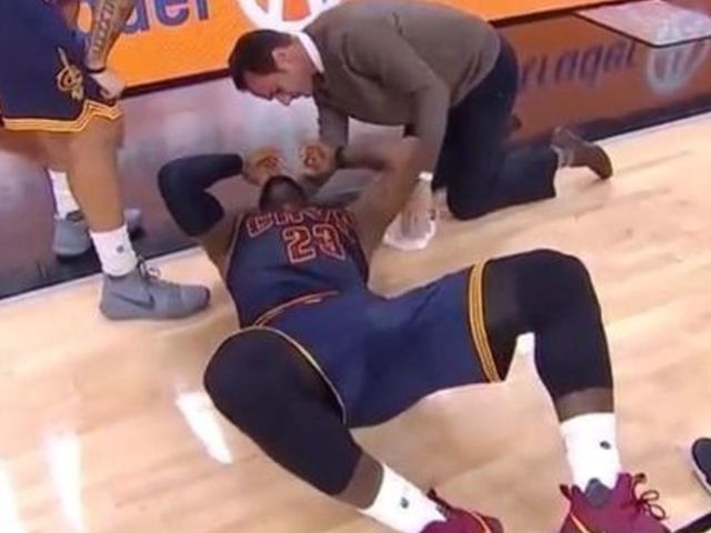 LeBron 'fine' after getting a scare from David Lee elbow