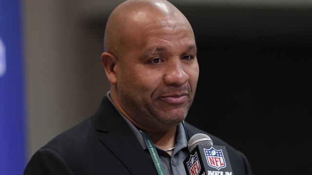 Jackson hopes a few Mai Tais will help him settle on Browns' QB rotation