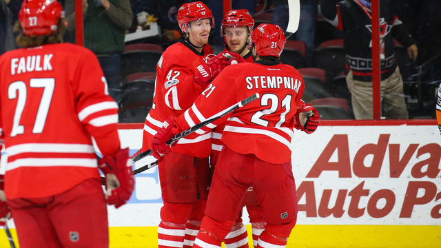 Stempniak, Nordstrom help Hurricanes push point streak to 12 games