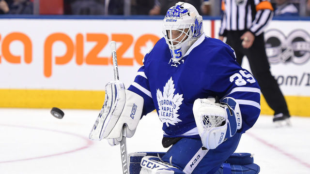 McElhinney gets Maple Leafs 2 big points in place of injured Andersen