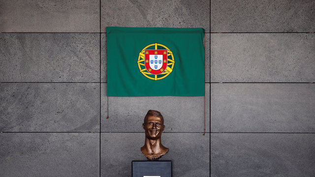 Ronaldo's bust gets ruthless meme treatment