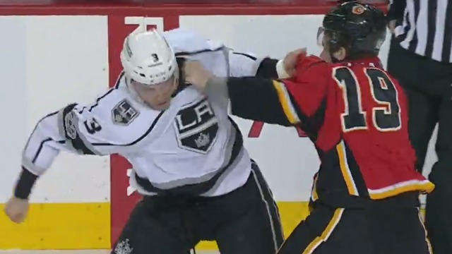 Watch: Kings, Tkachuk settle score with 1st-period scrap