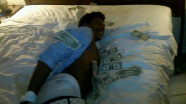Gilbert Arenas embarrasses Nick Young with old photo