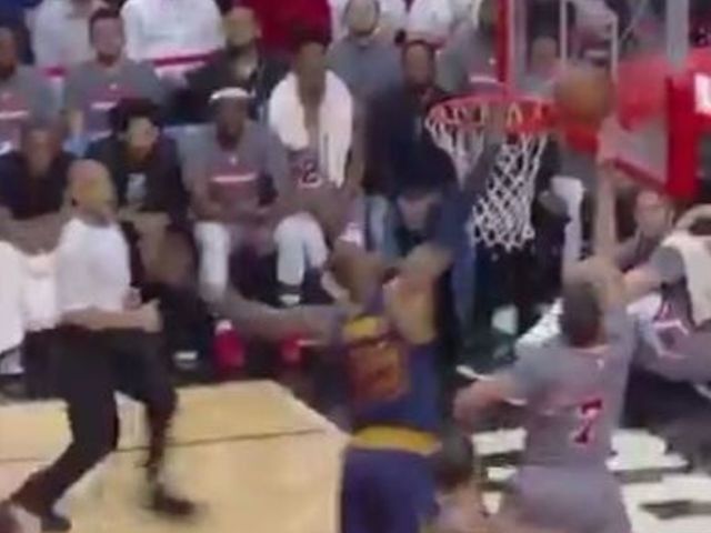LeBron sticks MCW with familiar-looking chase-down block
