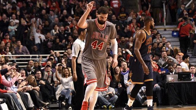 Bulls sweep season series vs. Cavs, run TNT home winning streak to 20