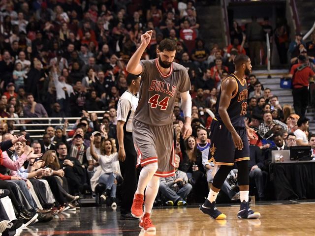Bulls sweep season series vs. Cavs, run TNT home winning streak to 20