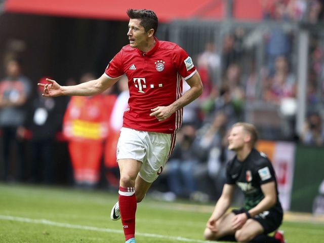 Lewandowski nets hat-trick in Bayern romp