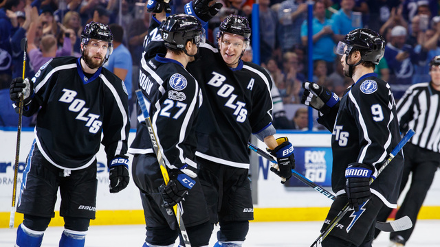 Lightning remain in playoff hunt with big win over Stars
