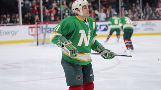Parise wears late father's North Stars helmet, gloves during warmup