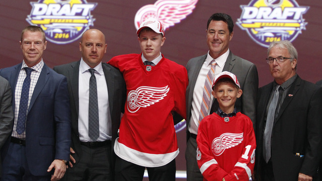 Red Wings sign 1st-rounder Cholowski to entry-level deal