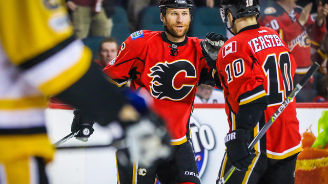 Watch: Flames' Wideman scores breakaway goal after exiting penalty box