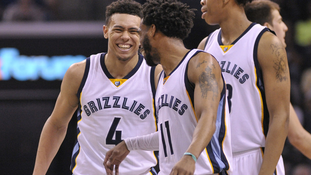Watch: Grizzlies cover spread with meaningless half-court trey