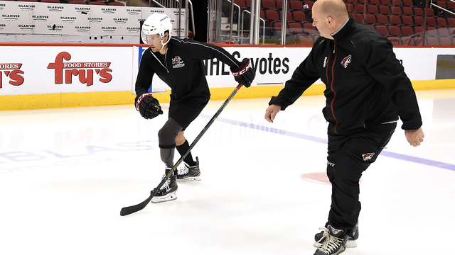 Watch: Craig Cunningham skates laps with Coyotes trainer