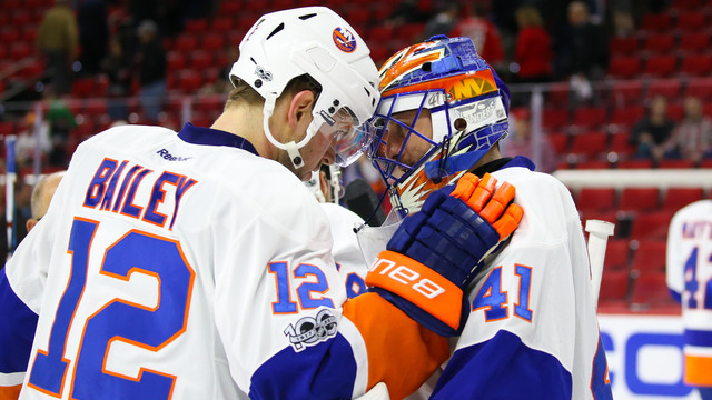Halak magnificent again as Islanders win to stay alive in playoff hunt