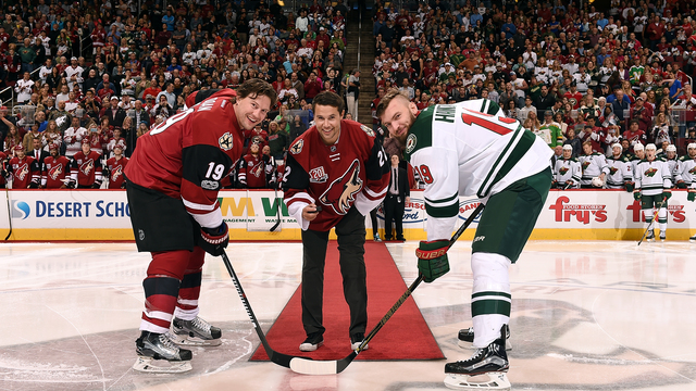 Watch: Craig Cunningham drops puck in emotional pregame ceremony