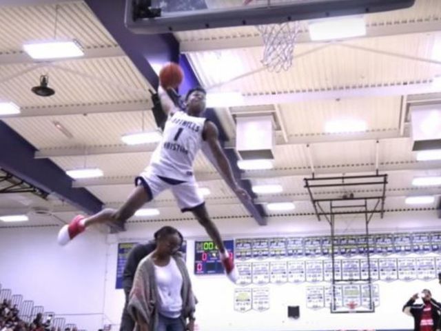 Watch: UCLA 5-star commit Jaylen Hands dunks over parents