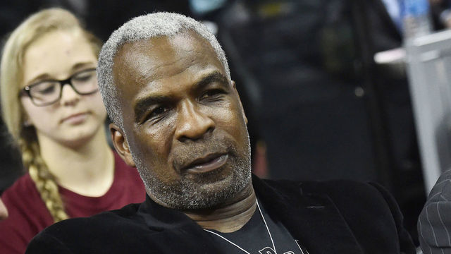 Oakley: Modern players too sensitive, 'some of them should wear dresses'